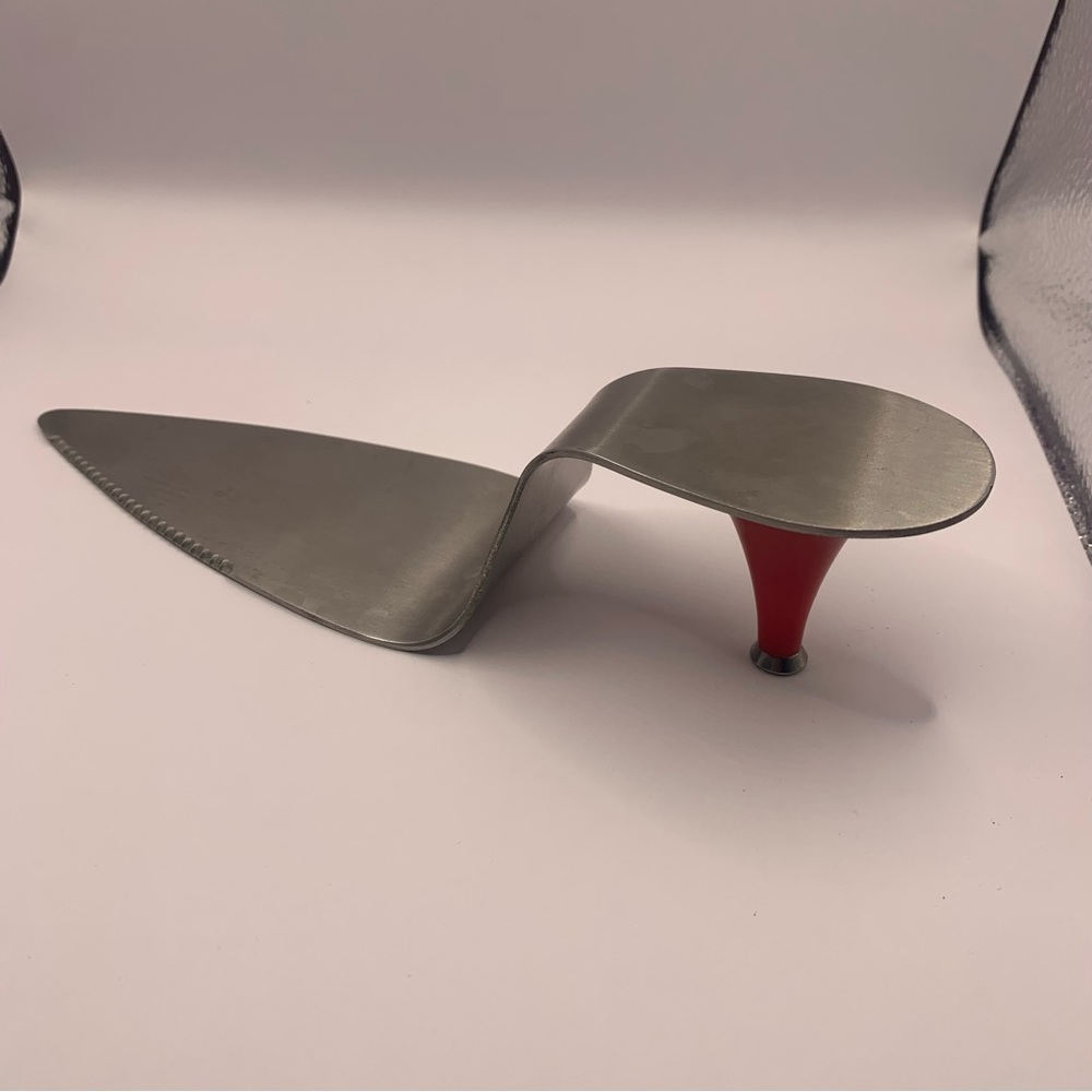 Shoe cake slicer server